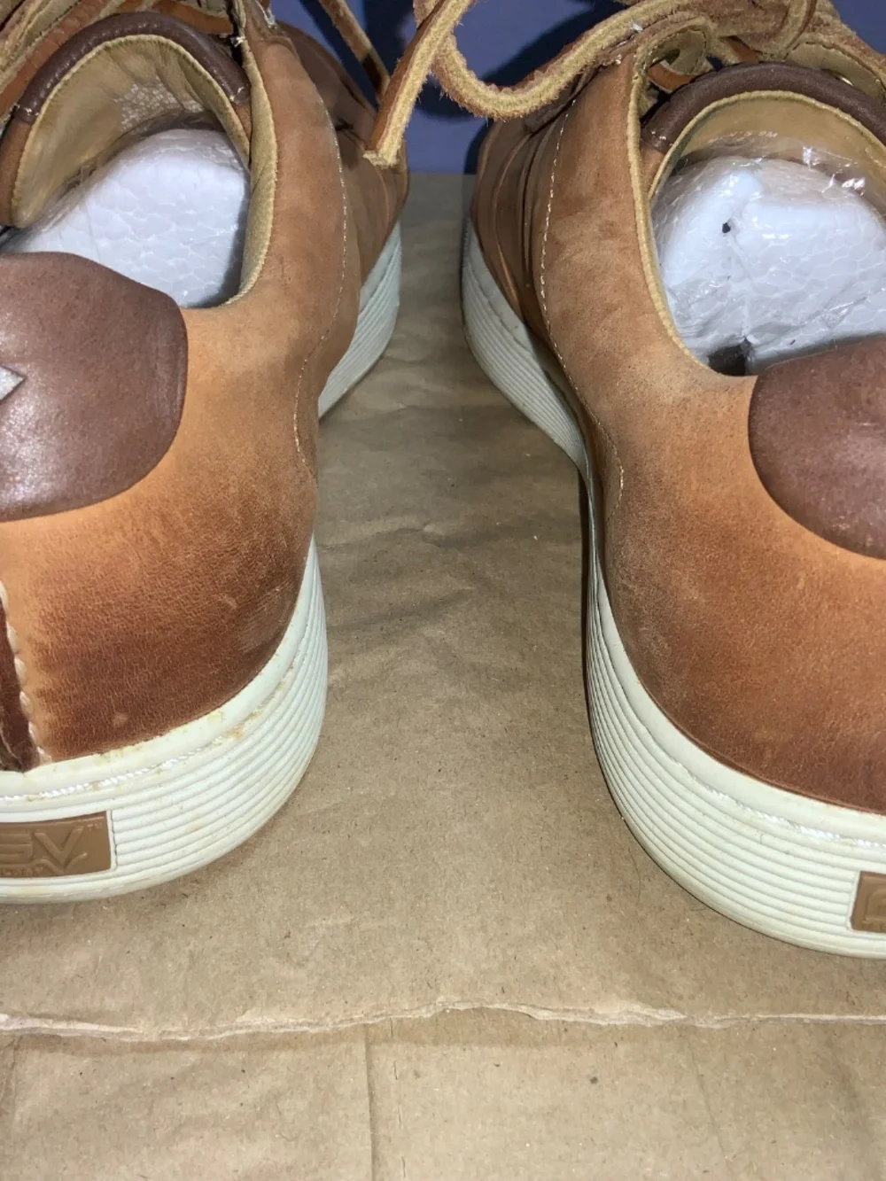 Sperry Gold Cup light brown leather low top sneakers Sz 9